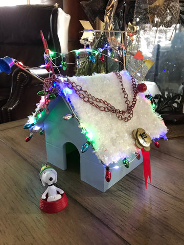 Snoopy’s Christmas Doghouse