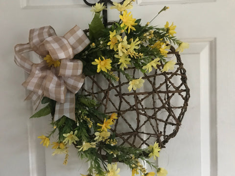 Daisies on a Vine Disc