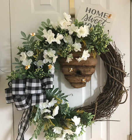 Honey Bee Hive with black and white plaid bow